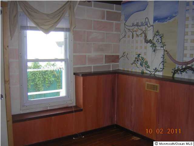 417 Pine St, Union Beach, NJ 07735