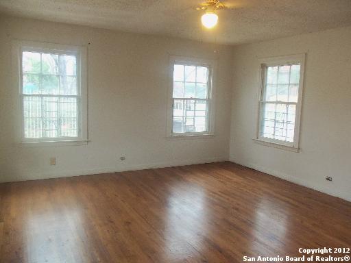 401 Mary Louise Dr, San Antonio, TX 78201